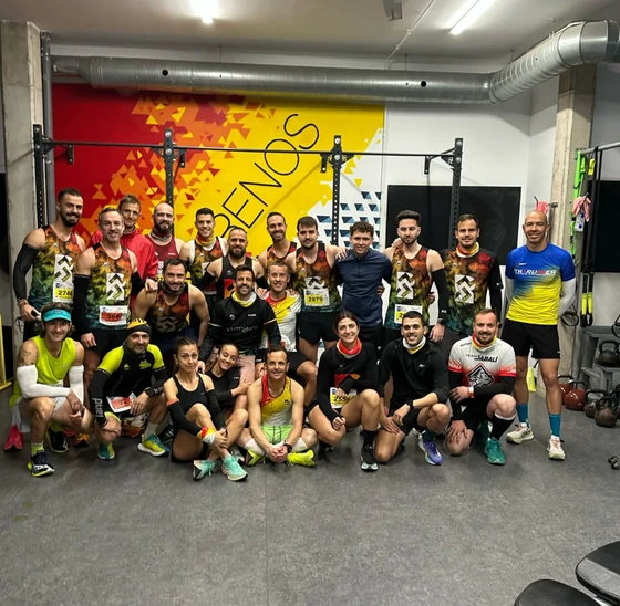 Equipo y clientes de R Entrenos en su centro de entrenamiento